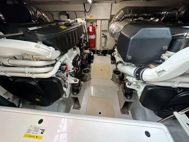  Yacht Photos Pics Azimut Flybridge 50 TTop - Engines