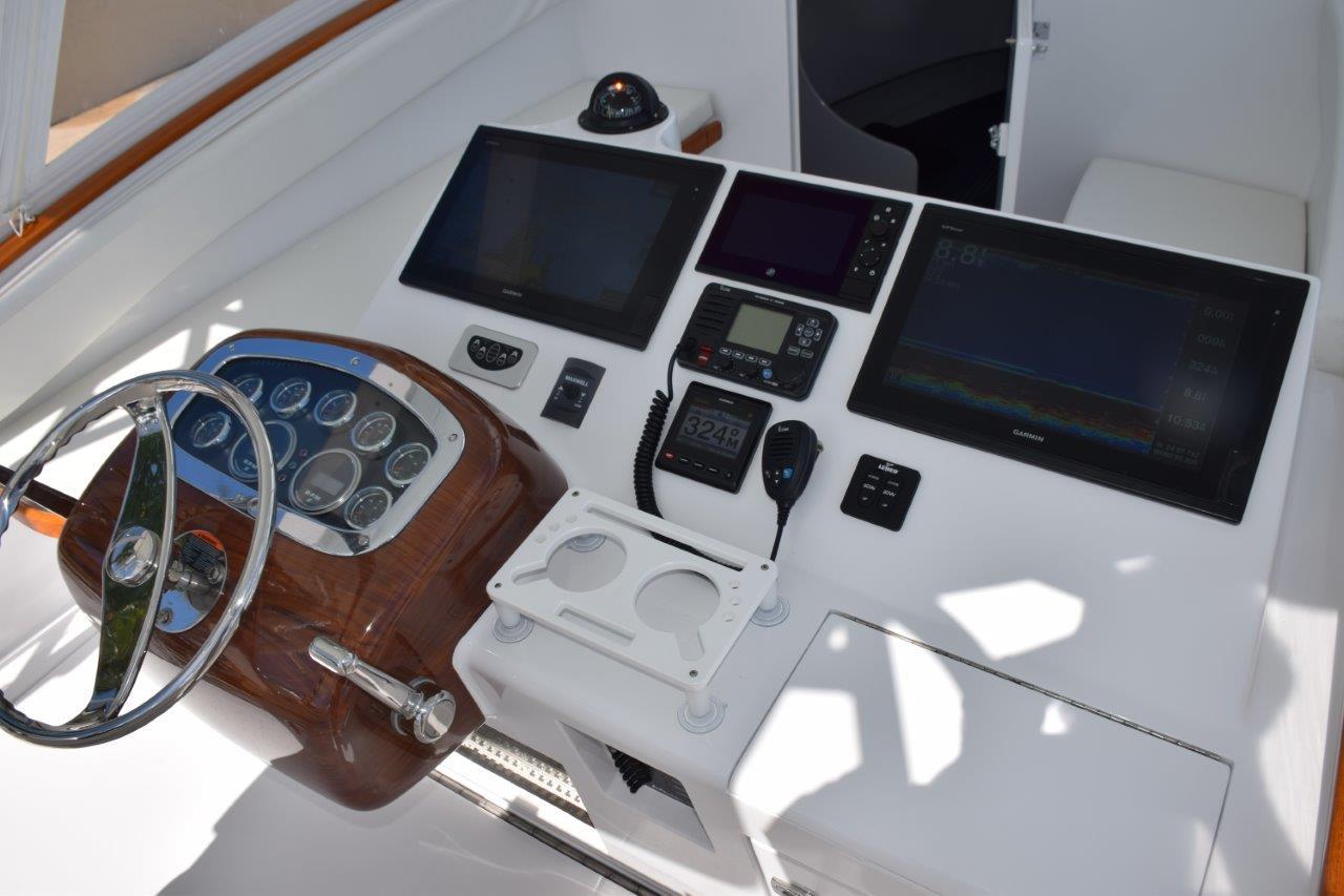 Twin Garmin screens with full console