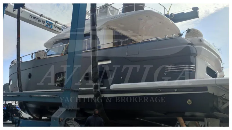  Yacht Photos Pics 2015 Azimut Magellano 53 yacht on lift at Avantiga Yachting & Brokerage.