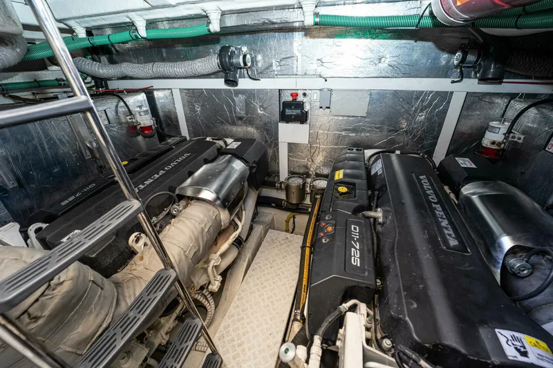 Forever Recess Yacht Photos Pics 2019 Fairline Squadron 53 - Image 61