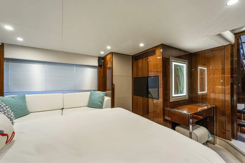 Forever Recess Yacht Photos Pics 2019 Fairline Squadron 53 - Image 33