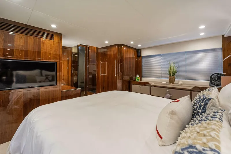 Forever Recess Yacht Photos Pics 2019 Fairline Squadron 53 - Image 34