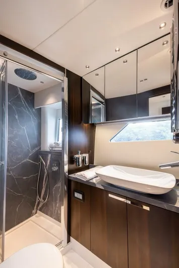 Kia Kaha Yacht Photos Pics 2020 Sunseeker Predator 60 Evo - Image 30