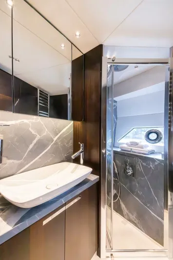 Kia Kaha Yacht Photos Pics 2020 Sunseeker Predator 60 Evo - Image 35