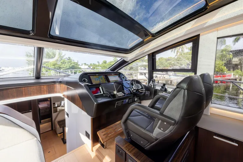 Kia Kaha Yacht Photos Pics 2020 Sunseeker Predator 60 Evo - Image 19