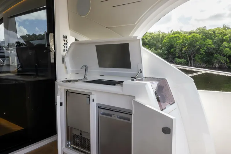 Kia Kaha Yacht Photos Pics 2020 Sunseeker Predator 60 Evo - Image 13