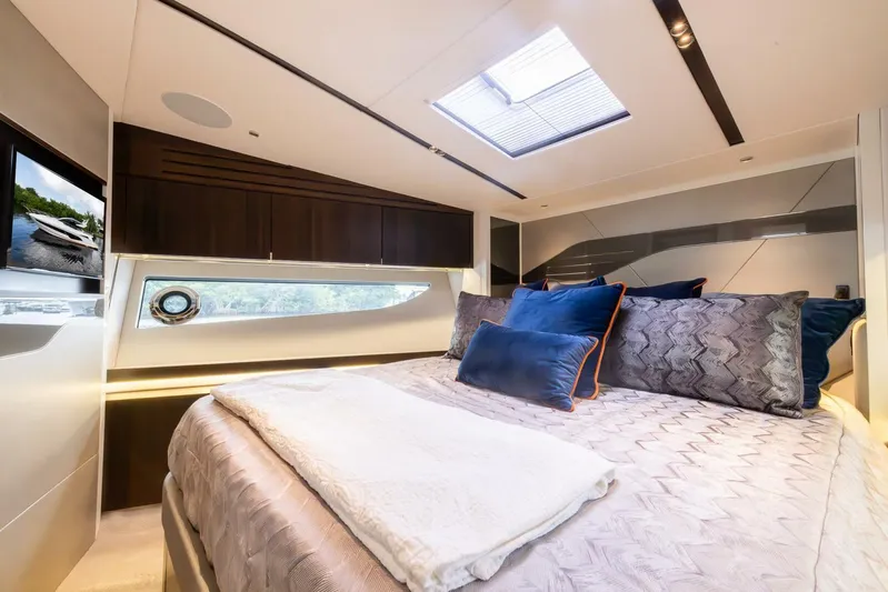 Kia Kaha Yacht Photos Pics 2020 Sunseeker Predator 60 Evo - Image 31