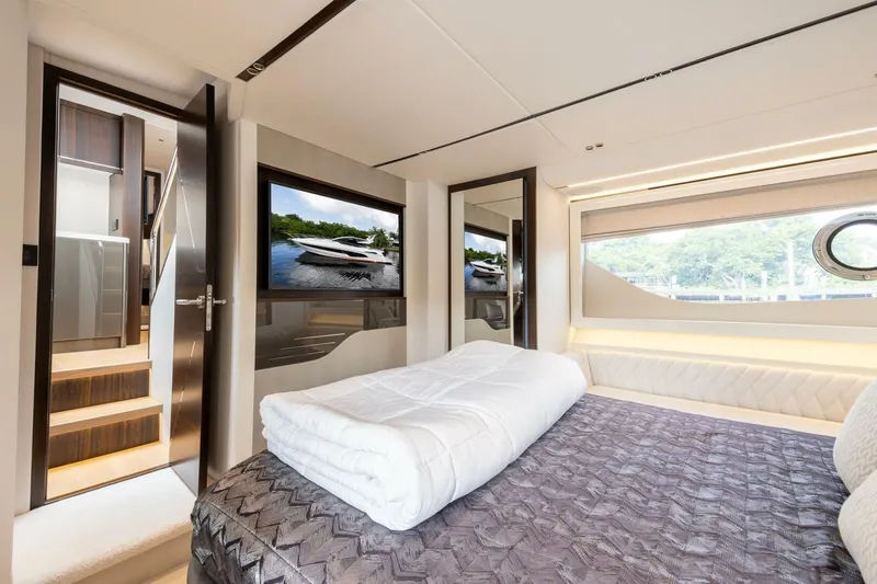 Kia Kaha Yacht Photos Pics 2020 Sunseeker Predator 60 Evo - Image 28