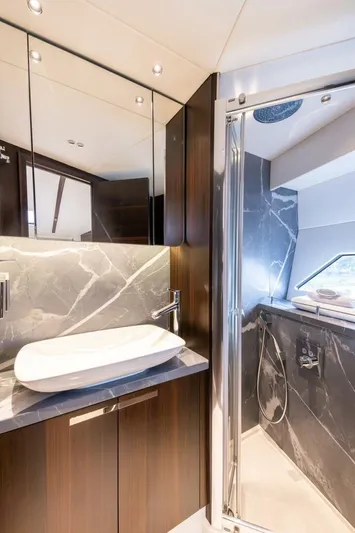 Kia Kaha Yacht Photos Pics 2020 Sunseeker Predator 60 Evo - Image 36