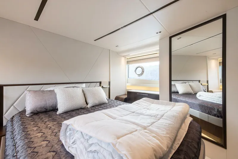 Kia Kaha Yacht Photos Pics 2020 Sunseeker Predator 60 Evo - Image 29