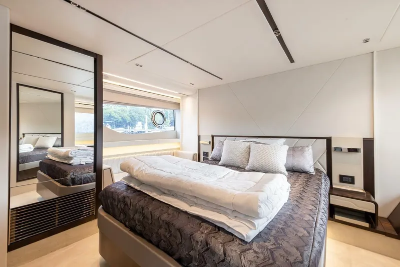 Kia Kaha Yacht Photos Pics 2020 Sunseeker Predator 60 Evo - Image 27