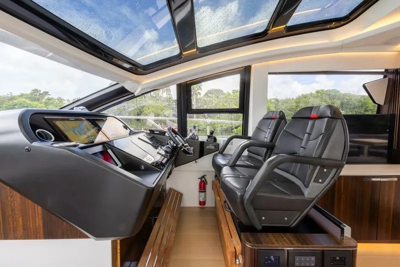 Kia Kaha Yacht Photos Pics 2020 Sunseeker Predator 60 Evo - Image 20