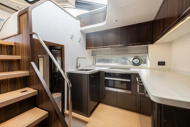 Kia Kaha Yacht Photos Pics 2020 Sunseeker Predator 60 Evo - Image 23