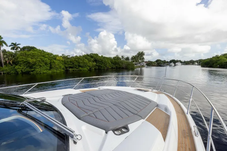 Kia Kaha Yacht Photos Pics 2020 Sunseeker Predator 60 Evo - Image 37