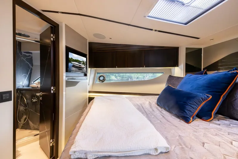 Kia Kaha Yacht Photos Pics 2020 Sunseeker Predator 60 Evo - Image 32