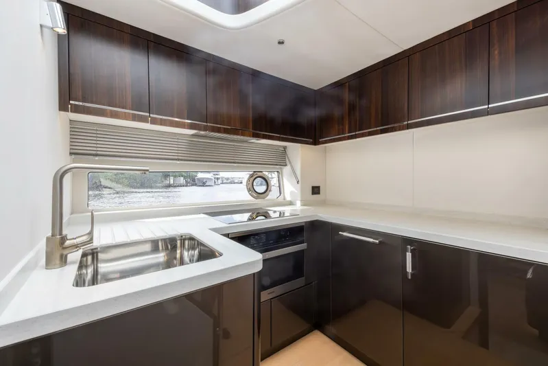 Kia Kaha Yacht Photos Pics 2020 Sunseeker Predator 60 Evo - Image 24