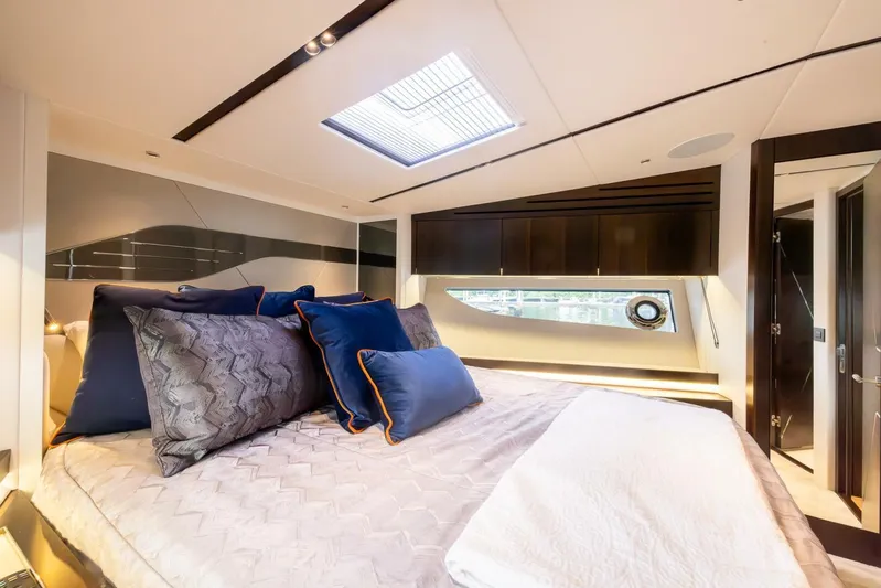 Kia Kaha Yacht Photos Pics 2020 Sunseeker Predator 60 Evo - Image 33