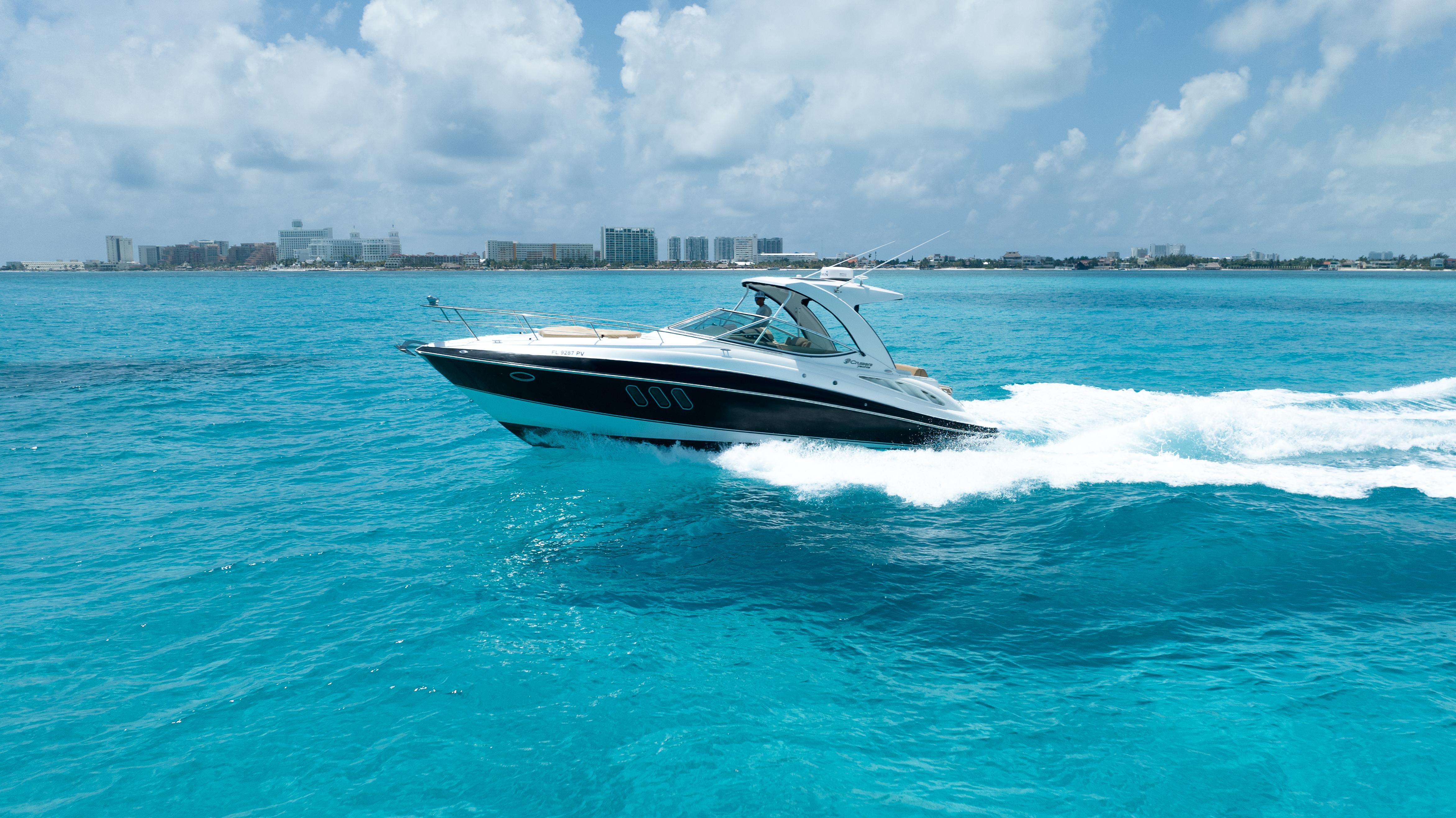 2015 cruisers yachts 350 express