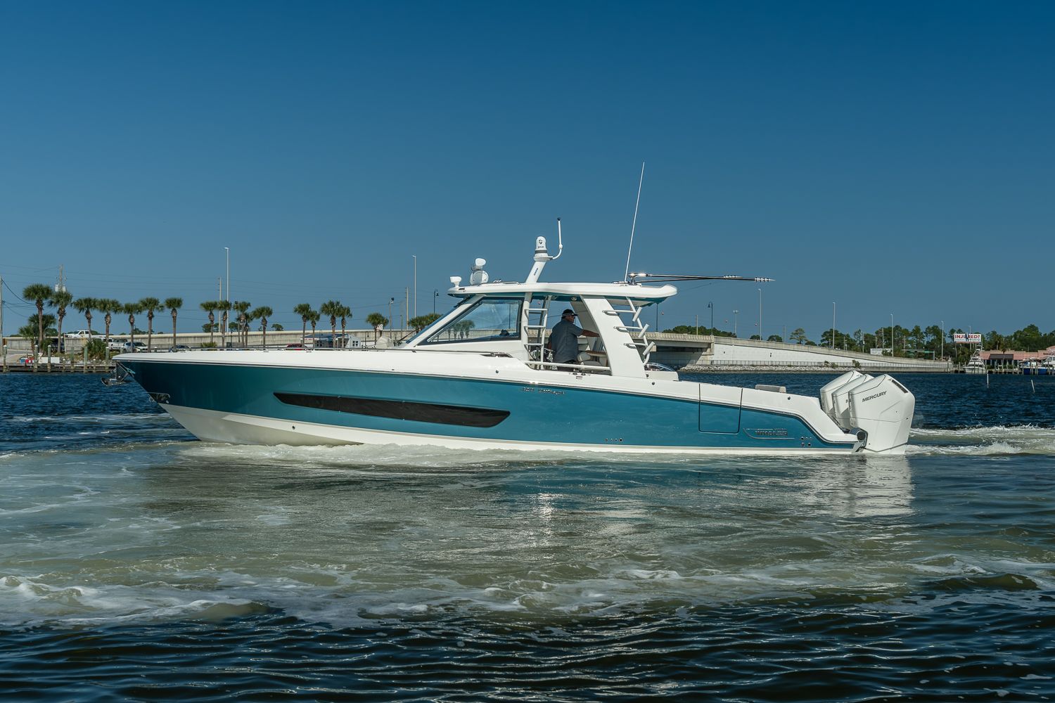 Boston Whaler 420 Outrage
