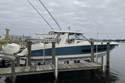 Boston Whaler 420 Outrage