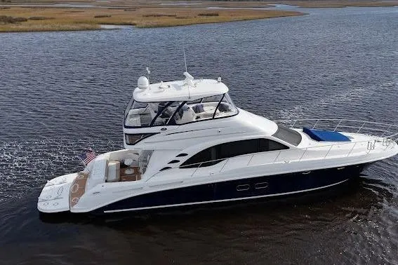 Low Hours! Yacht Photos Pics 2006 Sea Ray 580 Sedan Bridge yacht cruising on open water.
