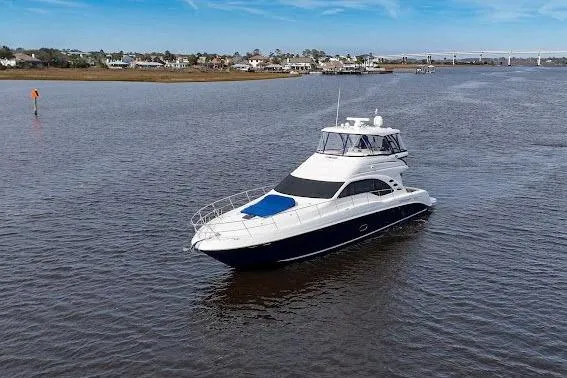 Low Hours! Yacht Photos Pics 2006 Sea Ray 580 Sedan Bridge yacht cruising on a calm river.