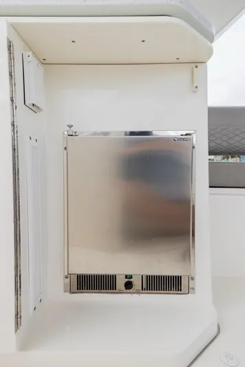 Andiamo Yacht Photos Pics 2017 Sea Ray 59 Flybridge yacht stainless steel appliance detail.