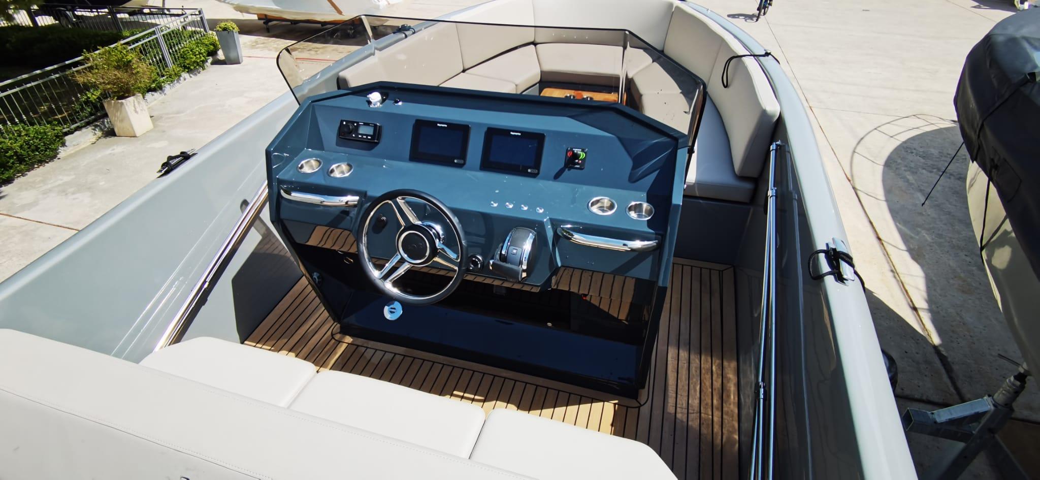 Modern Rand PLAY 24 boat interior with sleek dashboard and wooden flooring, 2022 model.