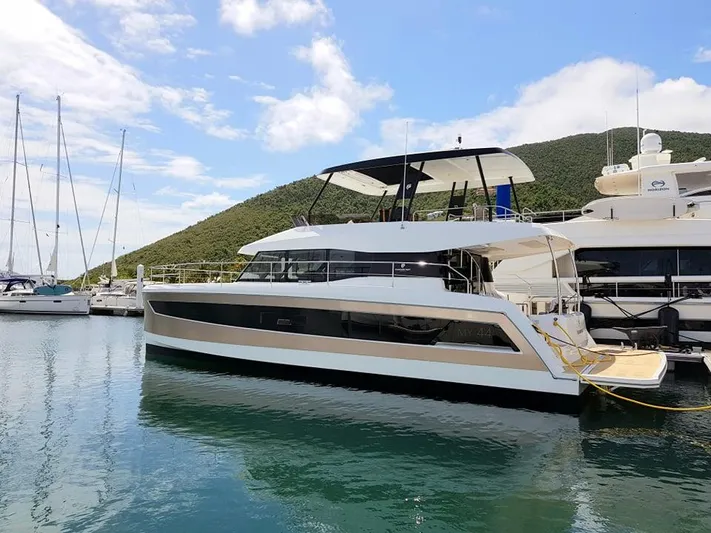 Tidewater Yacht Photos Pics 