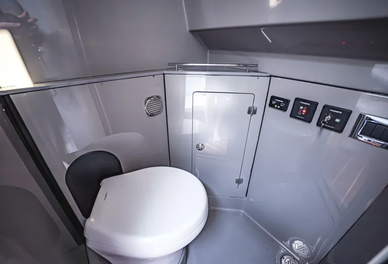 Fifty Shades Of Graydon Yacht Photos Pics 2023 Hcb 42 Lujo - Image 25