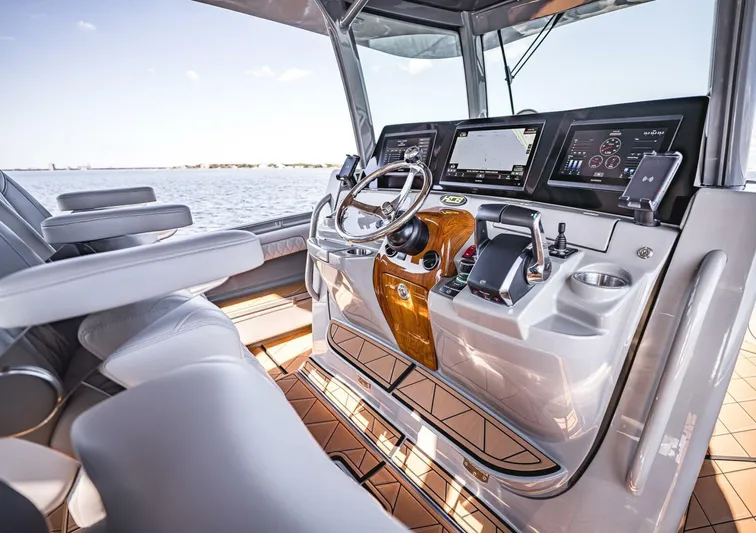 Fifty Shades Of Graydon Yacht Photos Pics 2023 Hcb 42 Lujo - Image 18