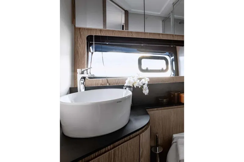  Yacht Photos Pics Manufacturer Provided Image