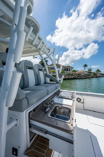 Dog House Yacht Photos Pics 