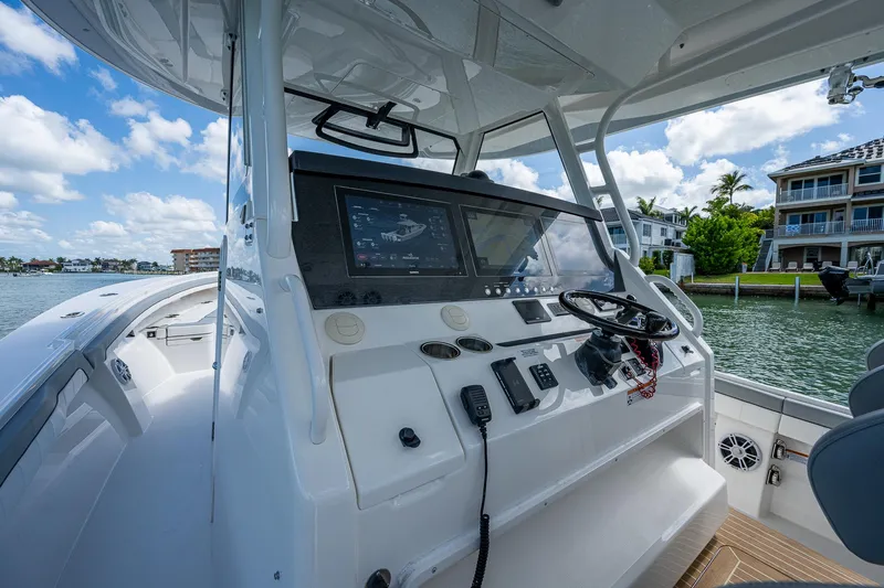 Dog House Yacht Photos Pics 