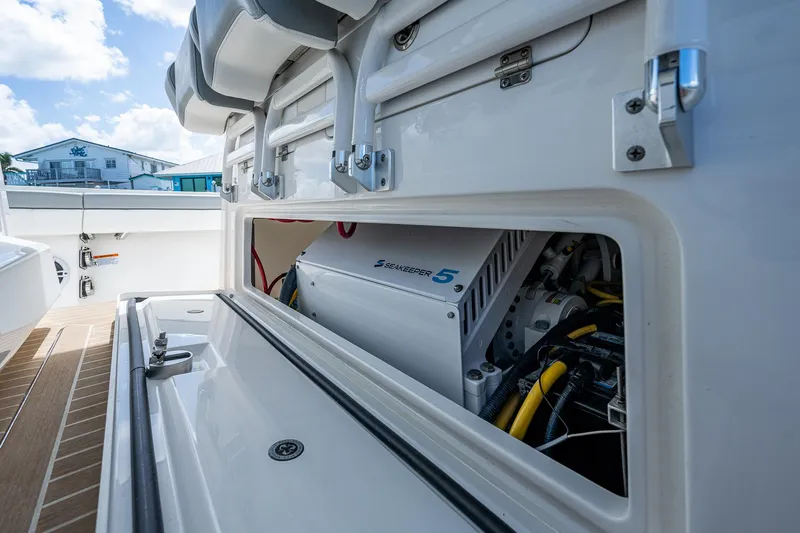 Dog House Yacht Photos Pics 