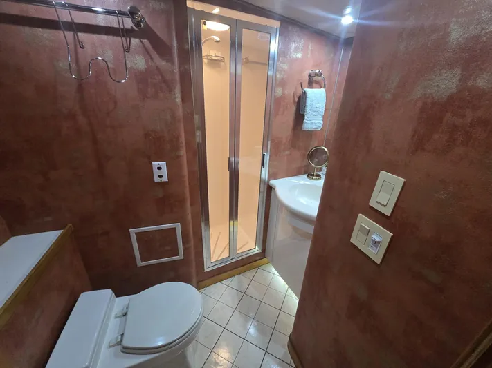 Triple Net II Yacht Photos Pics Bathroom interior of 1994 Hatteras 82 Convertible yacht with shower and sink.