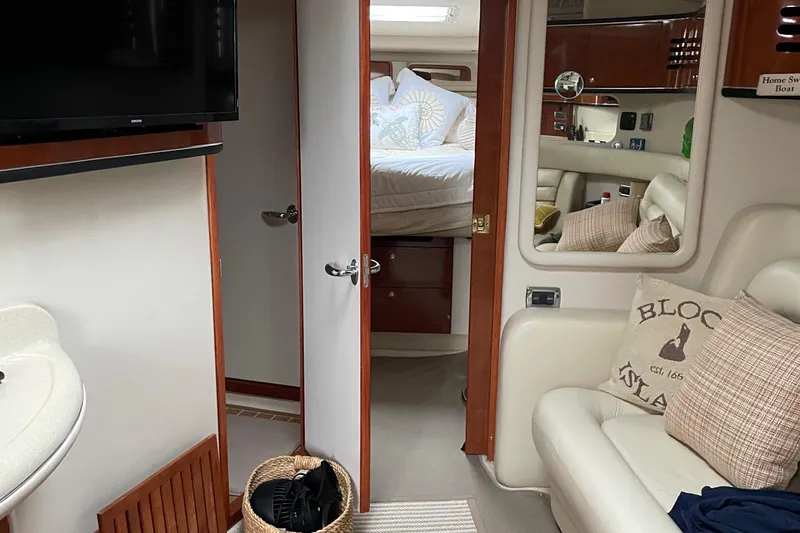 Lisa Ann Yacht Photos Pics Interior of 2003 Sea Ray 460 Sundancer yacht, featuring cozy cabin and modern amenities.