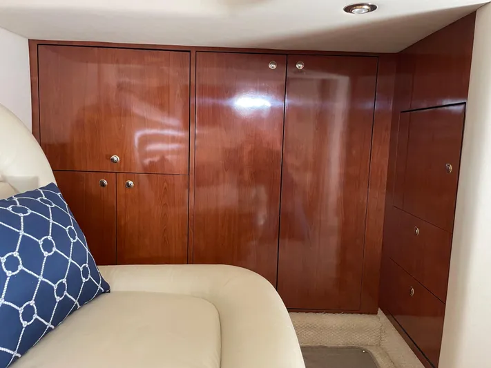 Lisa Ann Yacht Photos Pics Luxurious wooden cabinetry in 2003 Sea Ray 460 Sundancer yacht interior.
