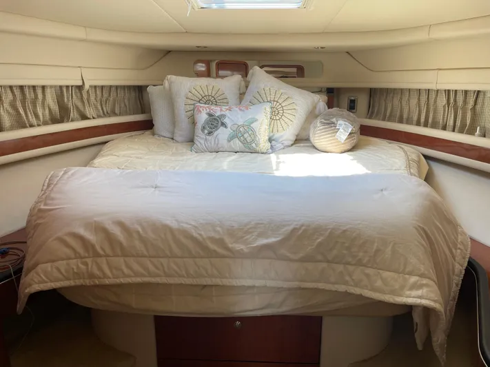 Lisa Ann Yacht Photos Pics Luxurious cabin interior of 2003 Sea Ray 460 Sundancer yacht with cozy bedding.