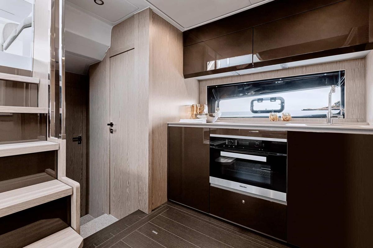 2023 Azimut 53 