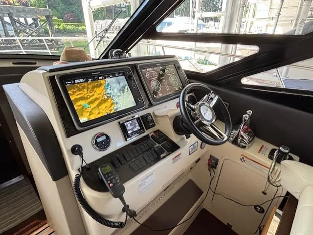 Va Bene Yacht Photos Pics 2015 Sea Ray 470 Sundancer helm with navigation screens and controls.