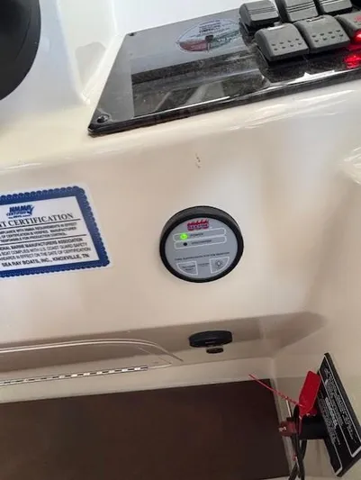 Va Bene Yacht Photos Pics Control panel of a 2015 Sea Ray 470 Sundancer boat.