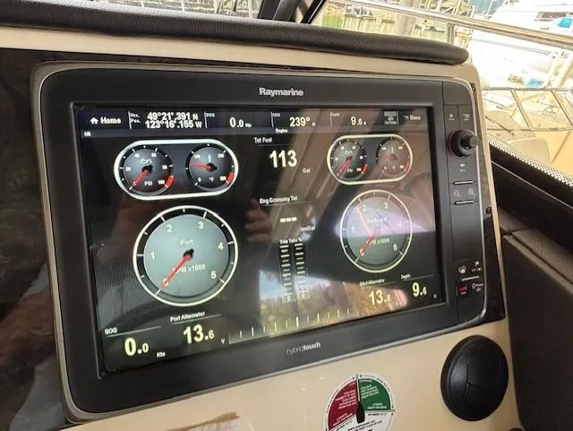 Va Bene Yacht Photos Pics Dashboard of a 2015 Sea Ray 470 Sundancer with Raymarine navigation display.