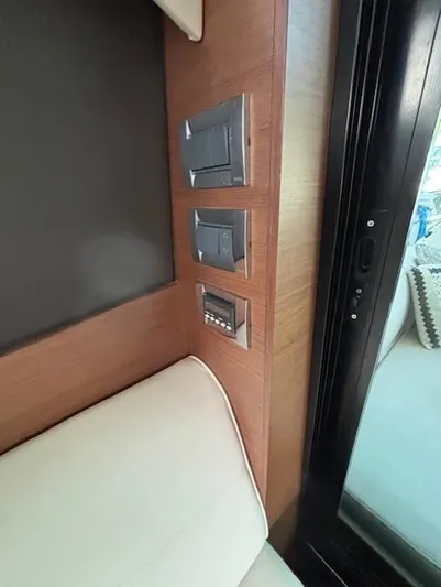 Va Bene Yacht Photos Pics Interior of 2015 Sea Ray 470 Sundancer showing control panel and seating area.