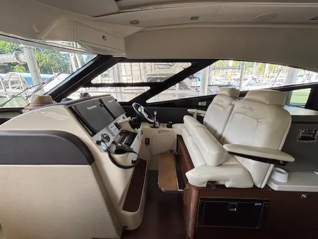 Va Bene Yacht Photos Pics Interior of 2015 Sea Ray 470 Sundancer yacht with luxurious helm and seating.