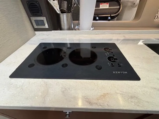 Va Bene Yacht Photos Pics Kenyon stove on 2015 Sea Ray 470 Sundancer yacht kitchen countertop.