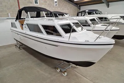 2025 Viking 26 Centre Cockpit Narrow Beam