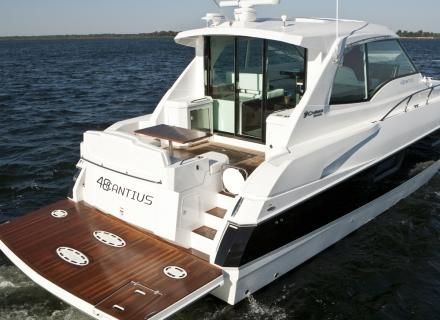 2016 Cruisers Yachts 48 