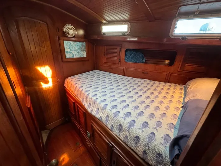 Pacific High Yacht Photos Pics Cozy wooden cabin interior with bed, Custom 62 model, 1983.