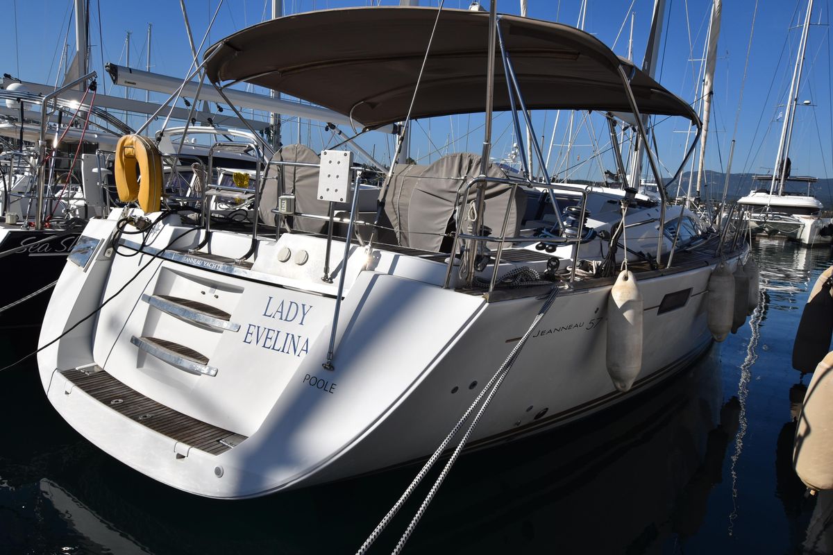 2010 Jeanneau 58 